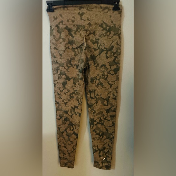 NEW GYMSHARK FLORAL CAMO BUM SCRUNCH REVERSIBLE  LEGGINGS large - Picture 7 of 10